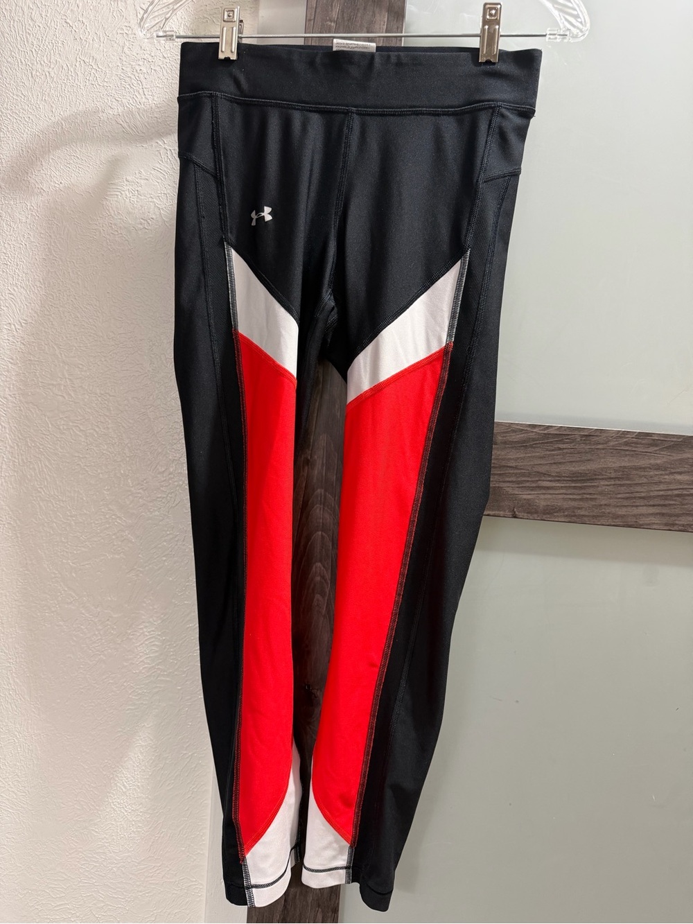 Under Armour Women’s Black Red & White Colorblock Athletic Leggings